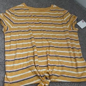 Striped short sleeve shirt.